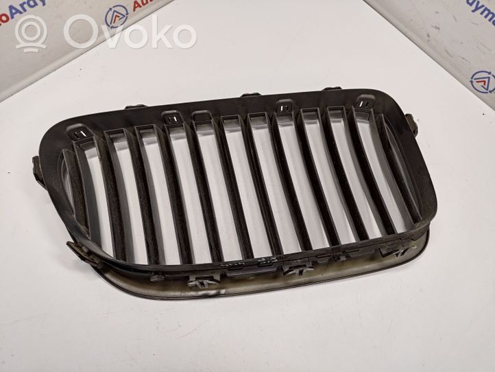 BMW 5 F10 F11 Grille calandre supérieure de pare-chocs avant 51712165539