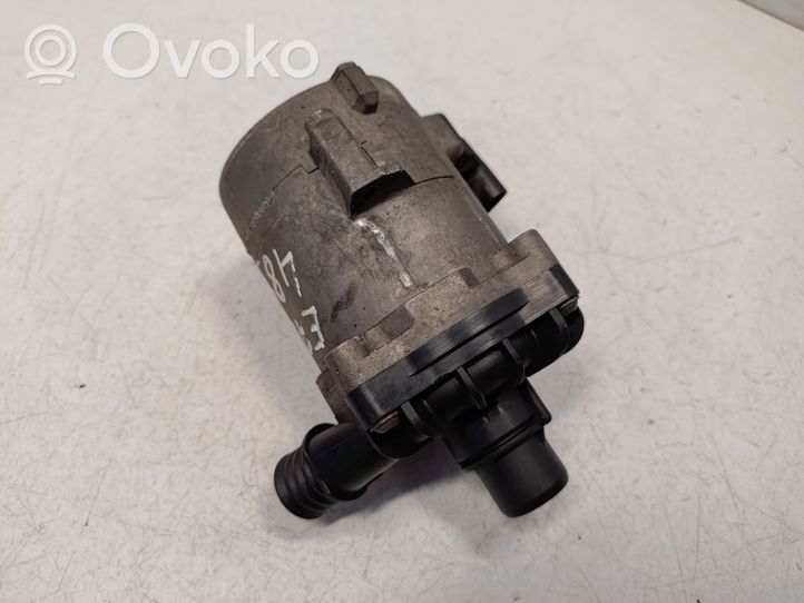 BMW X5 E70 Pompe de circulation d'eau 11517566335