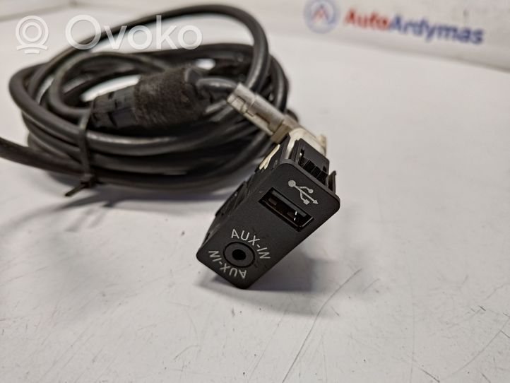 BMW 3 F30 F35 F31 Connettore plug in USB 84109229246