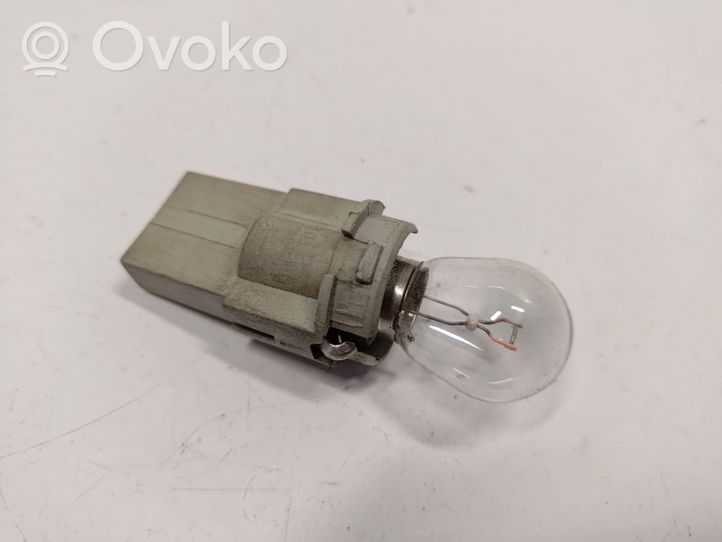 BMW 3 E36 Porte ampoule de feu arrière 2489804