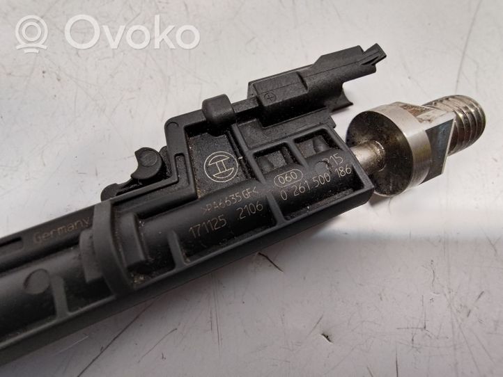 BMW M5 Fuel injector 0261500186