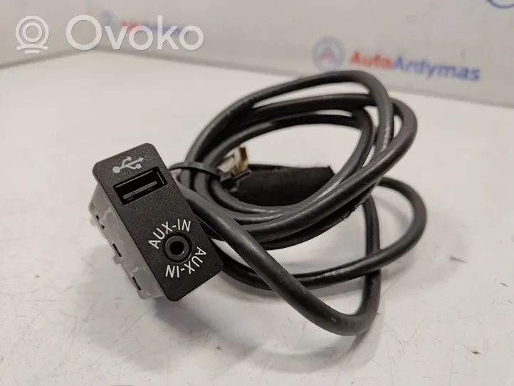 BMW X3 F25 Connettore plug in USB 84109237654