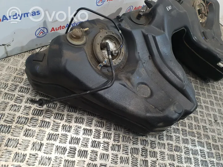 BMW 5 E60 E61 Serbatoio del carburante 16117200079