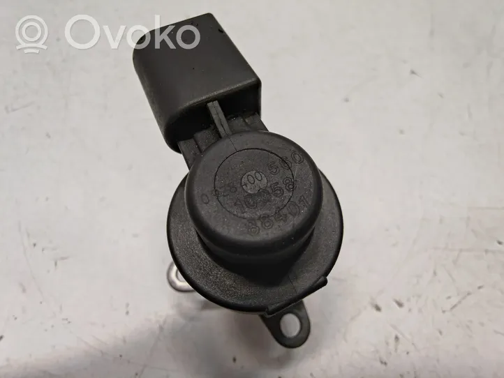 BMW 3 E92 E93 Fuel pressure regulator 0928400560