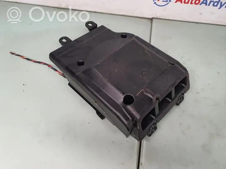 BMW 7 E65 E66 Subwoofer-bassokaiutin 6907652