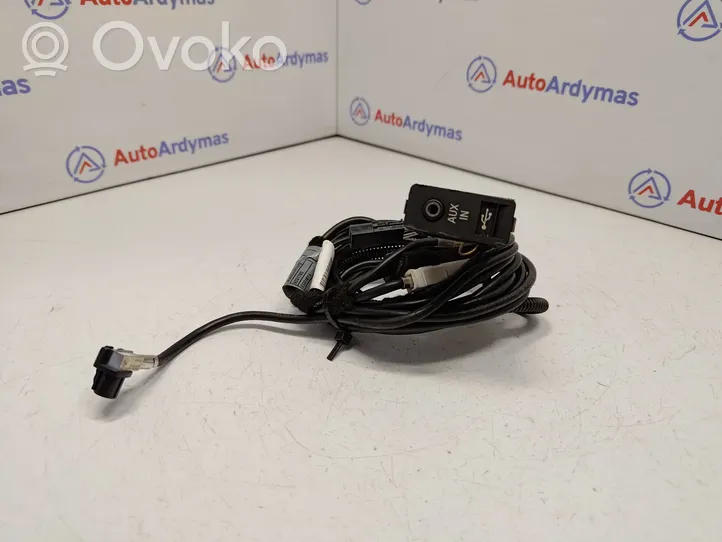 BMW 3 E90 E91 USB socket connector 9187009