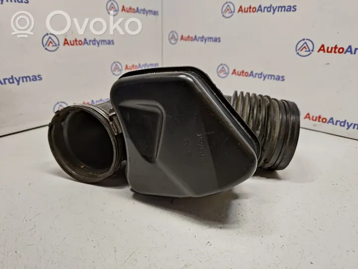 BMW X3 E83 Oro paėmimo kanalo detalė (-ės) 13713422609