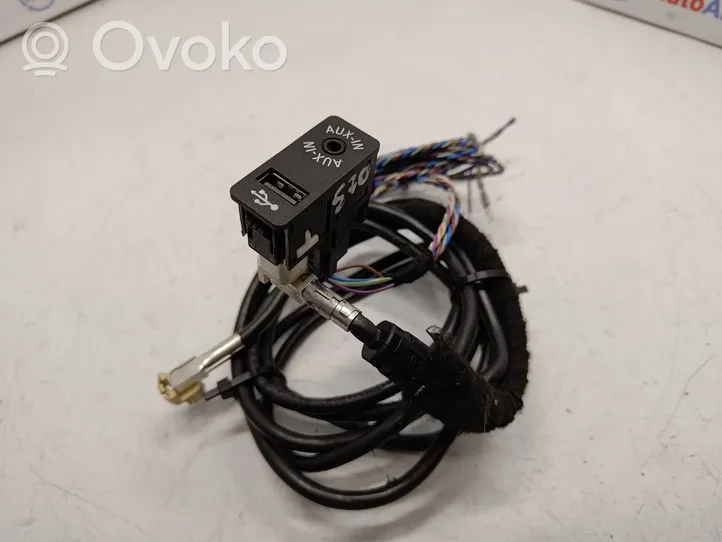 BMW 4 F32 F33 Gniazdo / Złącze USB 84109229247