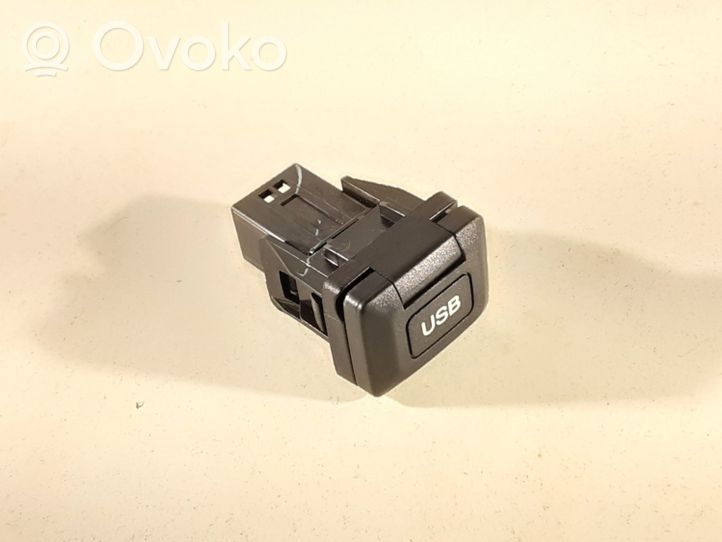 Honda Civic IX USB-pistokeliitin K139121