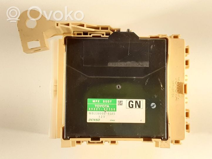 Toyota Auris E180 Sulakemoduuli 8922102350