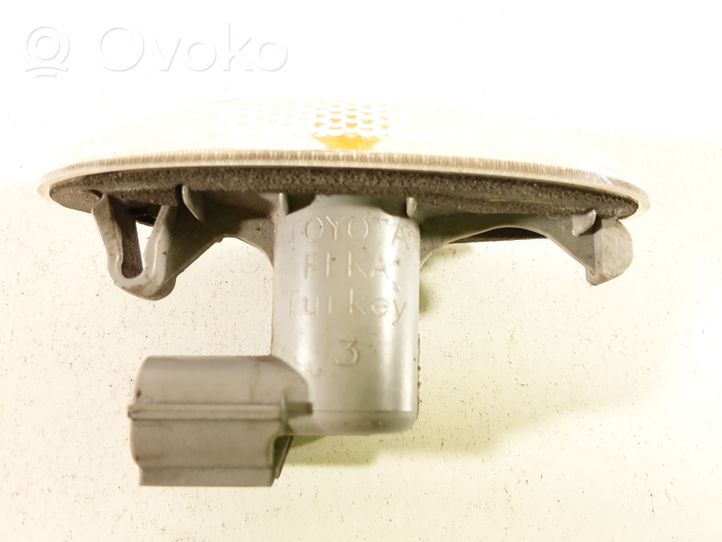 Toyota Verso Etupuskurin suuntavilkku 8173002080