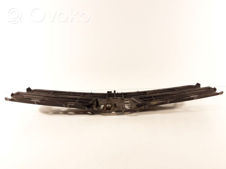 Toyota Corolla E120 E130 Etupuskurin ylempi jäähdytinsäleikkö 5311113290