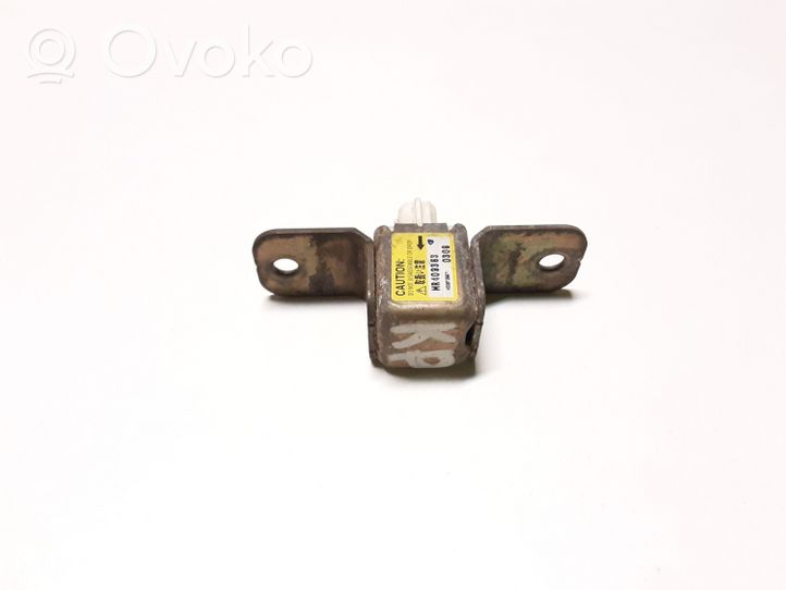 Mitsubishi Pajero Airbagsensor Crashsensor Drucksensor MR409363