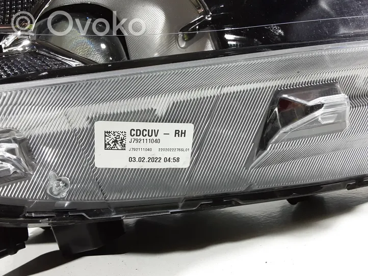 KIA Xceed Lampa przednia J792111040