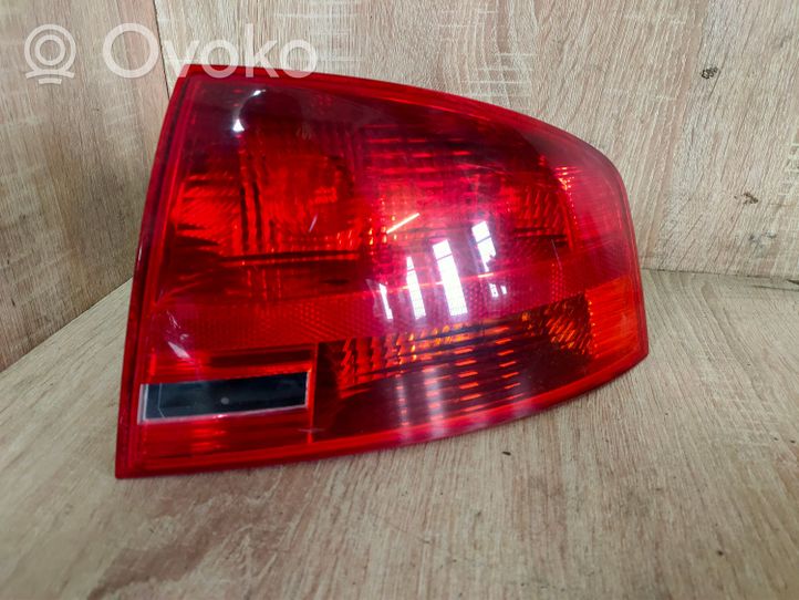 Audi A4 S4 B7 8E 8H Lampa tylna 