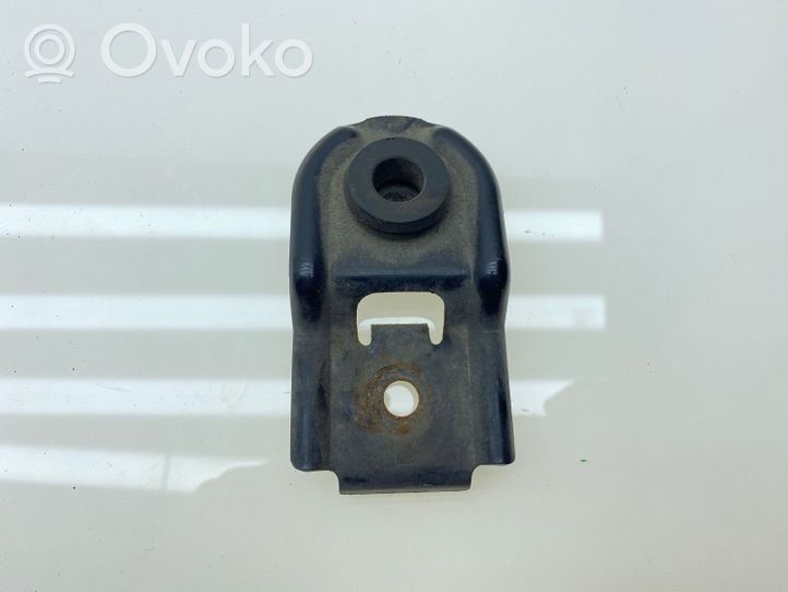 Subaru Legacy Staffa di montaggio del radiatore 45124AG00A