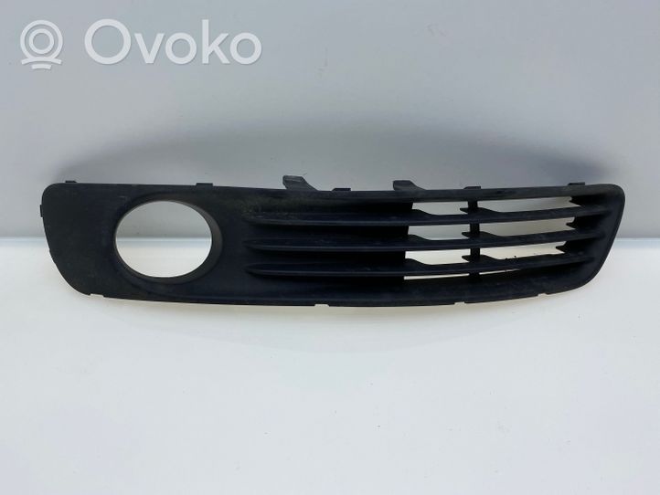 Subaru Legacy Priešrūkinio žibinto apdaila/ grotelės 57731AG640