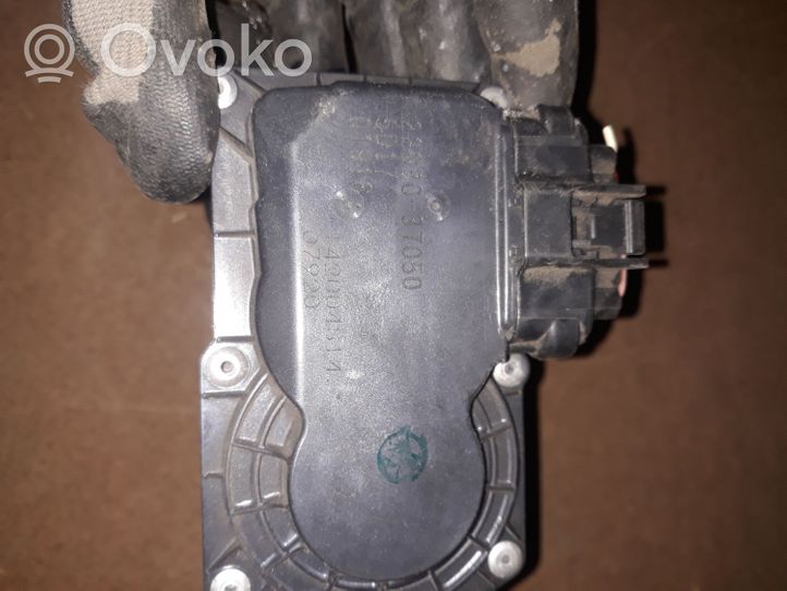 Toyota Avensis T270 Throttle valve 2203037050