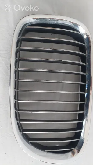 BMW 7 F01 F02 F03 F04 Grille calandre supérieure de pare-chocs avant 51137211657