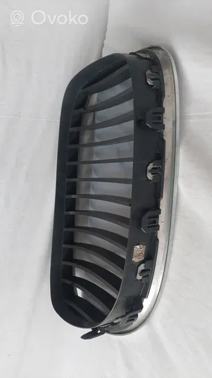 BMW 7 F01 F02 F03 F04 Grille calandre supérieure de pare-chocs avant 51137211657