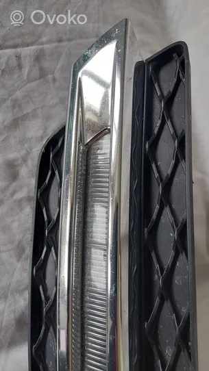 Mercedes-Benz GL X166 Lampa LED do jazdy dziennej A1668201456