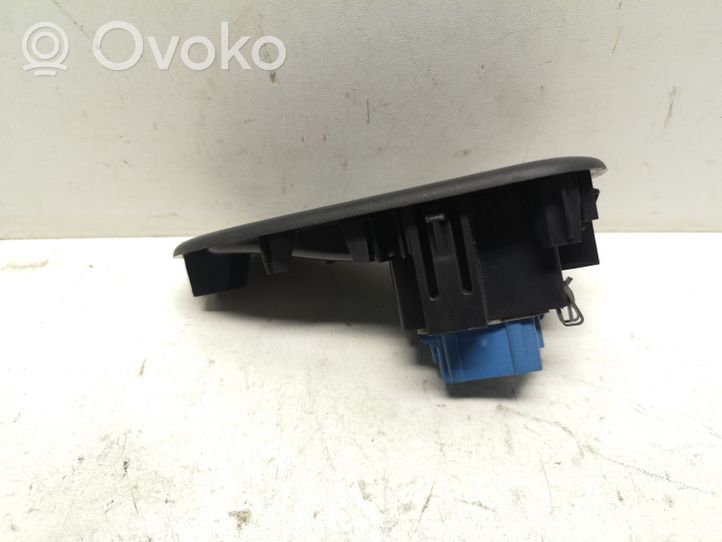 Renault Kangoo II Electric window control switch 8200548968