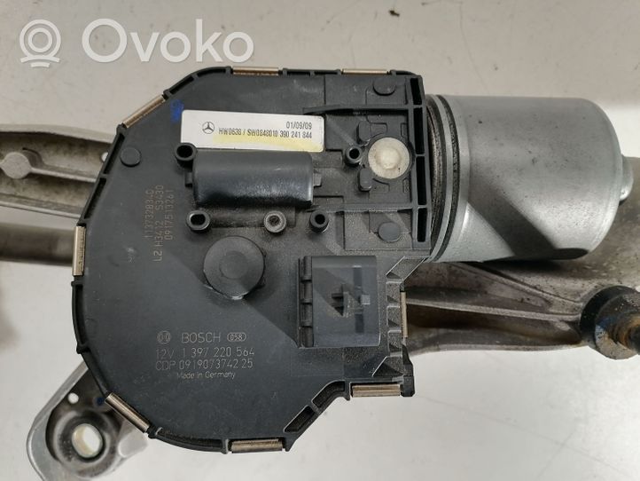 Mercedes-Benz E C207 W207 Motor y varillaje del limpiaparabrisas delantero A2048201140