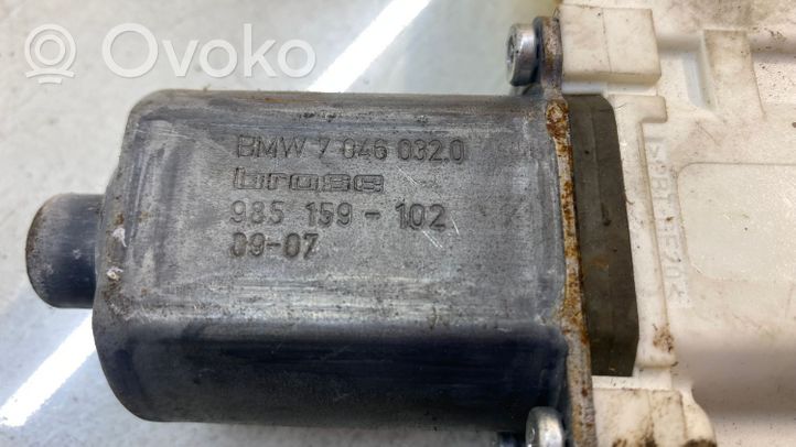 BMW 7 F01 F02 F03 F04 Galinis varikliukas langų pakėlėjo 7046032