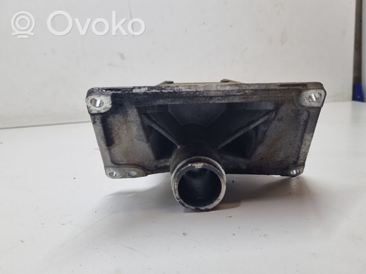 BMW 3 F30 F35 F31 Wspornik / Mocowanie łożyska podpory wału napędowego 8607941