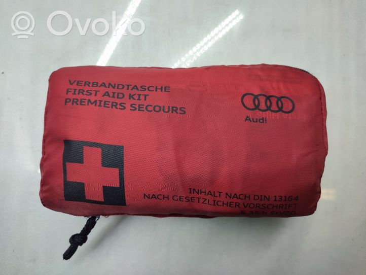 Audi A3 S3 8V Ensiapupakkaus 8F0860282D