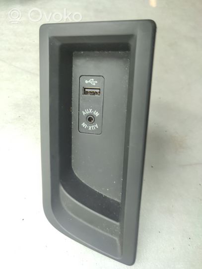 BMW 3 F30 F35 F31 USB savienotājs 9207358