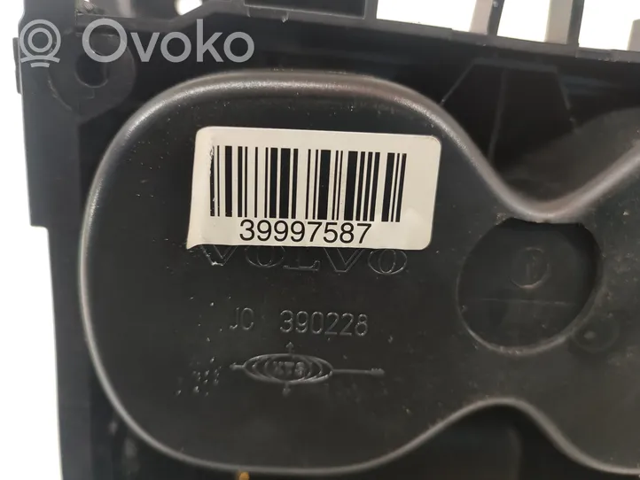 Volvo V70 Przedni uchwyt na kubek tunelu środkowego 39997587