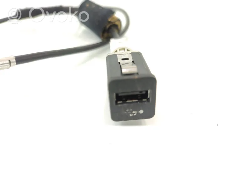 BMW 3 E90 E91 USB socket connector 9167196