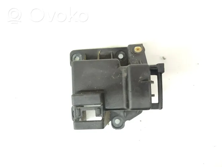 Ford B-MAX Staffa di rinforzo montaggio del paraurti posteriore AV1117A881AB