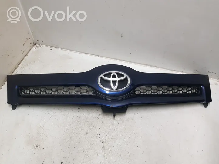 Toyota Corolla Verso E121 Grotelės viršutinės 531110F020