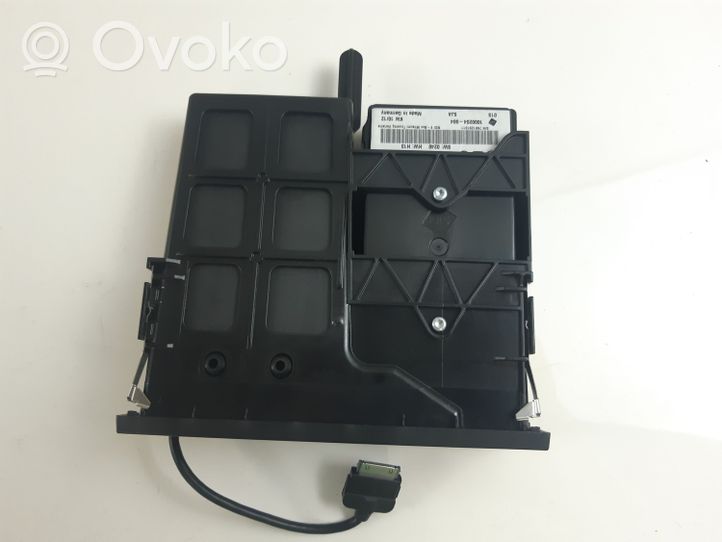 Volkswagen Touareg II Presa connettore iPod 7P6035344G