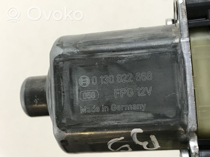 Audi A4 S4 B9 Silniczek podnoszenia szyby drzwi tylnych 8W0959812DE