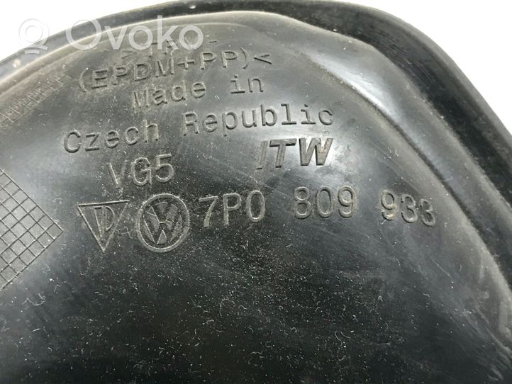 Volkswagen Touareg II Apdaila prie degalų bako dangtelio 7P0809933