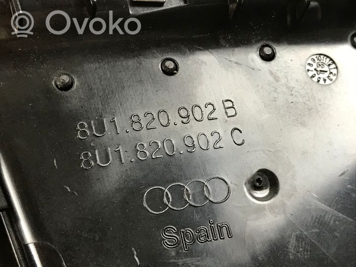 Audi Q3 8U Kojelaudan sivutuuletussuuttimen kehys 8U1820902C