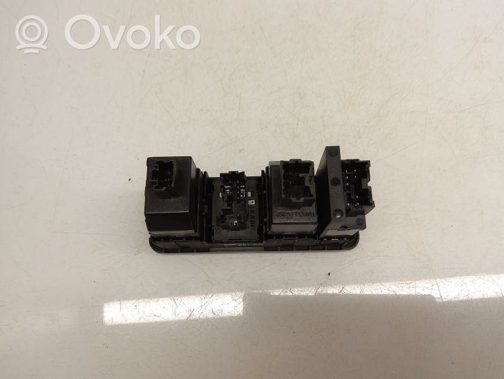 Mitsubishi Carisma Przełącznik świateł MR740608