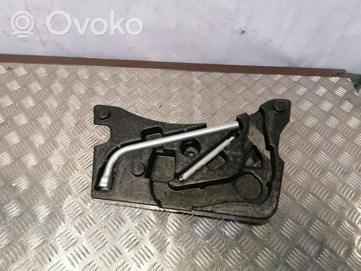 Porsche Cayenne (92A) Rivestimento vano della ruota di scorta 7P5012177A