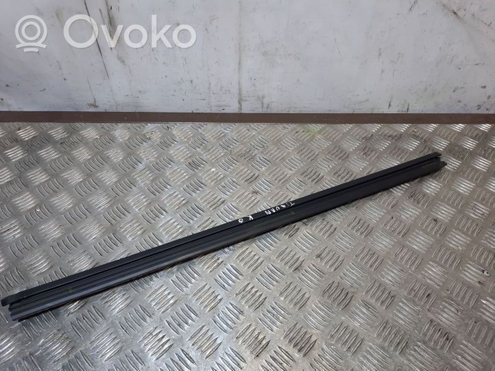 Volkswagen Tiguan Galinė sandarinimo guma (prie stiklo) 5N0839479