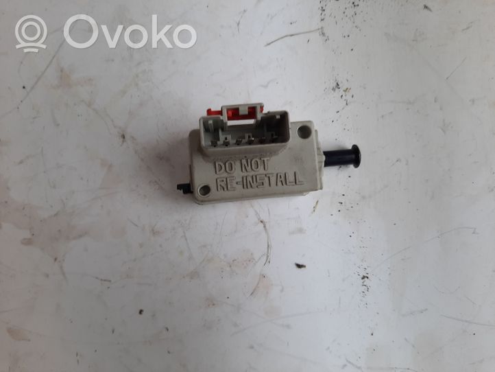 Volkswagen Routan Interruptor sensor del pedal de freno 56045043AG