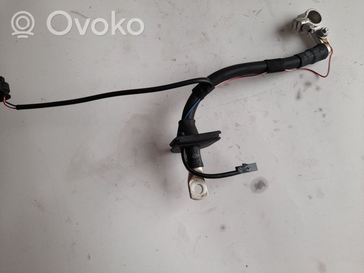 Volkswagen Touareg II Câble de batterie positif 7P0971225B