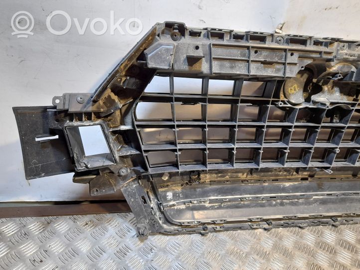 Audi Q7 4M Grotelės viršutinės 4M0807233C