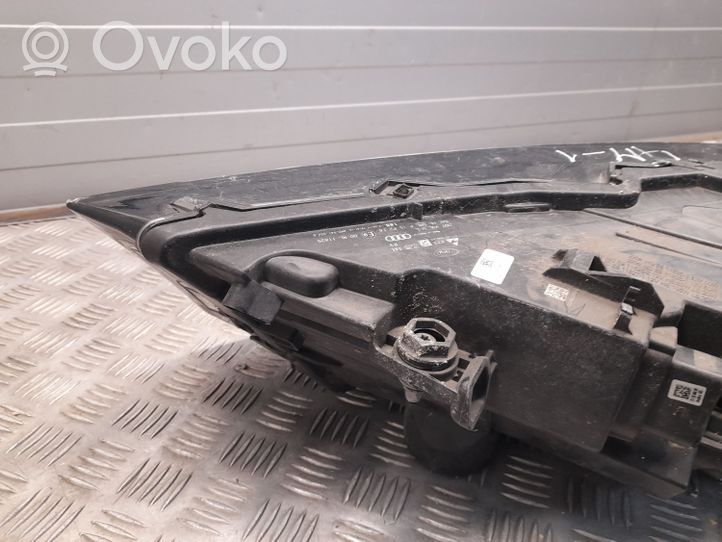 Audi Q7 4M Lampa przednia 4M0941034B