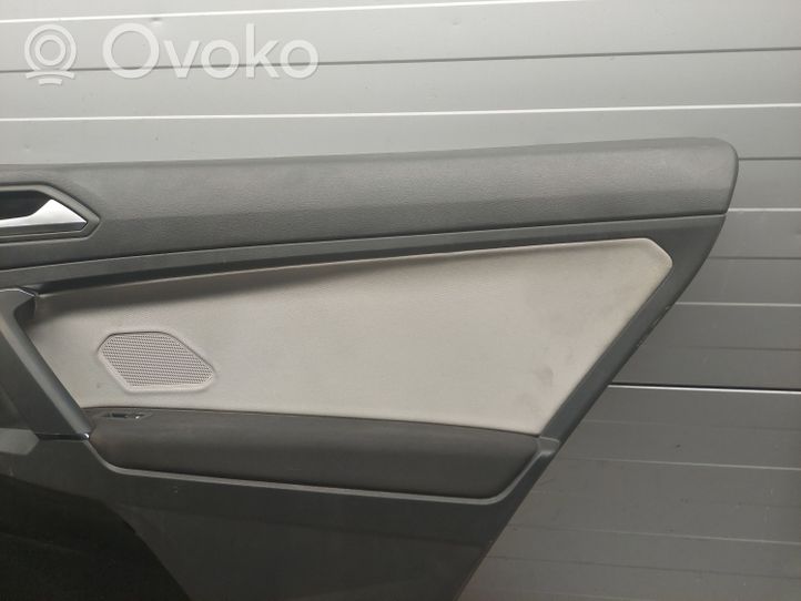 Volkswagen Tiguan Allspace Takaoven verhoilu 5NN867212