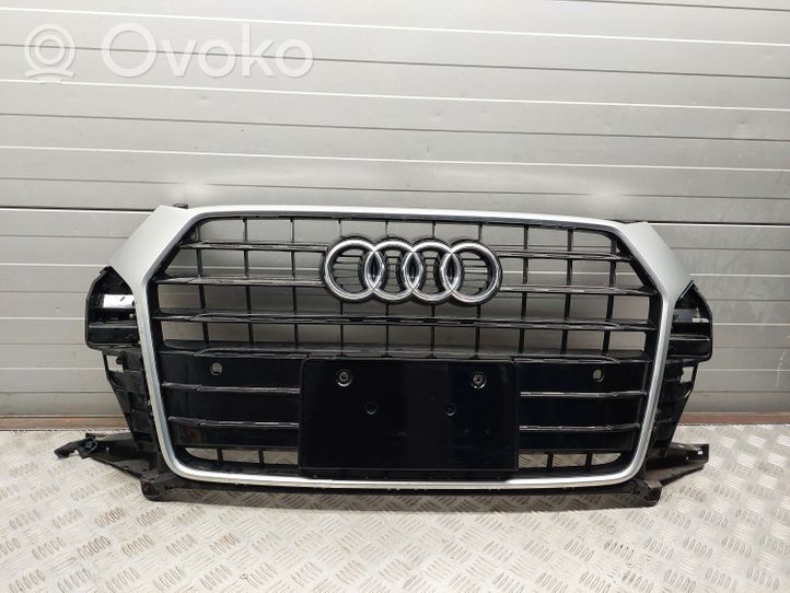 Audi Q5 SQ5 Grotelės viršutinės 8U0853653M