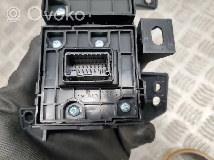Lexus NX Przycisk / Włącznik hamulca ręcznego 75H322