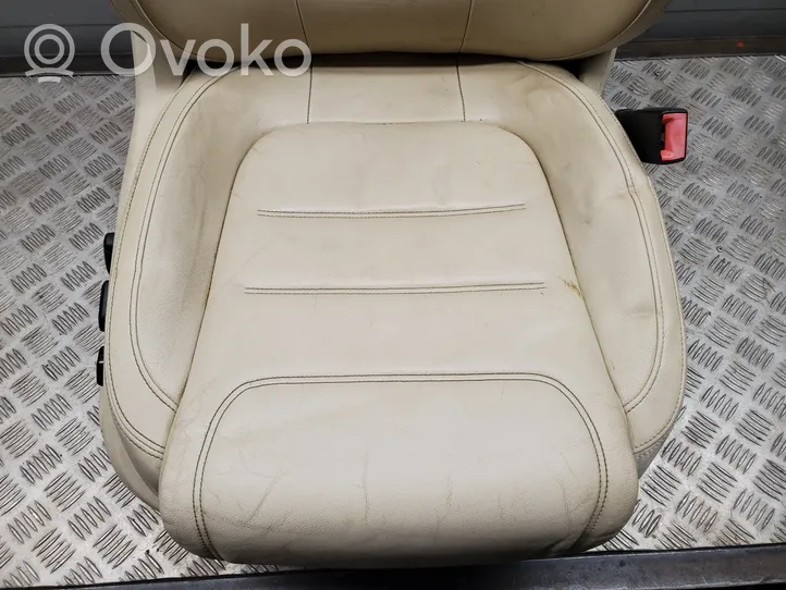 Volkswagen Touareg II Fotel przedni pasażera 7P6959339